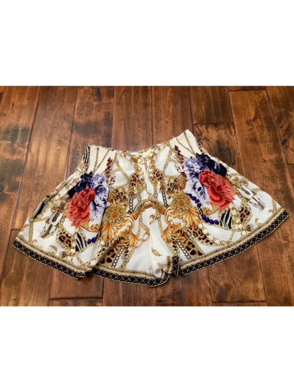 Camilla White Jeweled Reign Supreme Floral Silk Shorts, Size XS, NWT $400 - Picture 6 of 6